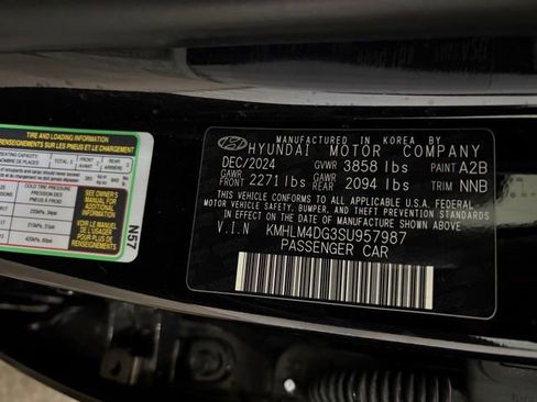 Used 2025 Hyundai Elantra Sport FWD image 42