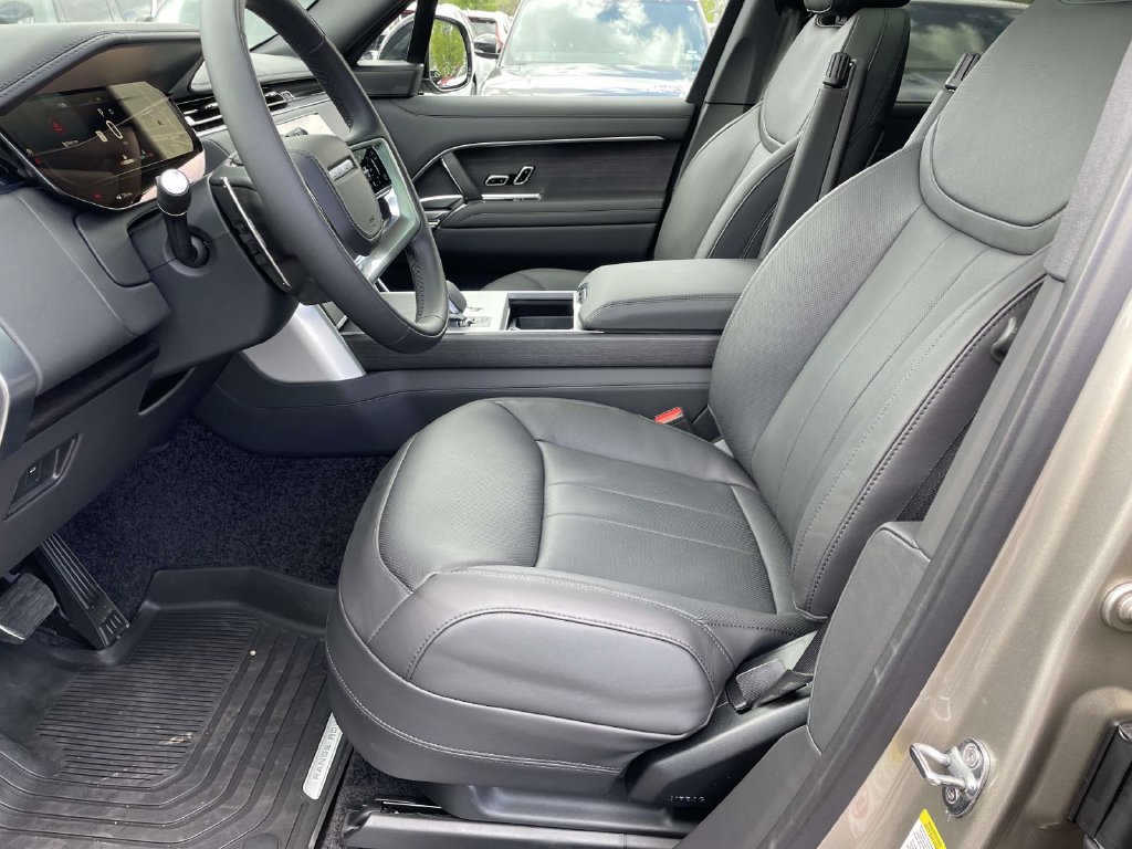 New 2026 Land Rover Range Rover Long Wheelbase SE AWD/4WD image 14