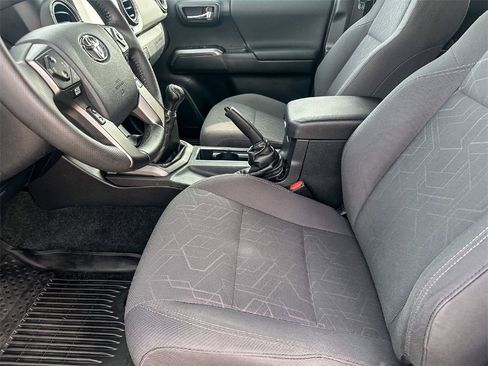 Used 2019 Toyota Tacoma TRD Off-Road image 14