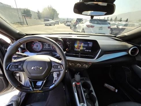 Used 2025 Chevrolet Trax RS w/ Driver Confidence Package FWD image 2