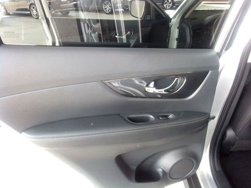 Used 2020 Nissan Rogue SV FWD image 20
