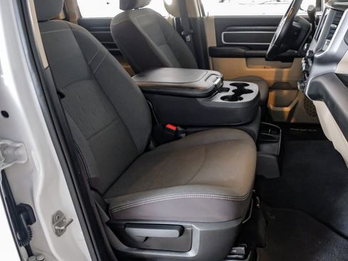 Used 2022 RAM 3500 Big Horn image 31