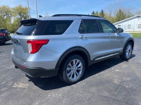 Used 2024 Ford Explorer XLT w/ Equipment Group 202A AWD/4WD image 6
