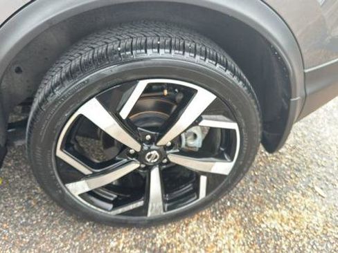 Used 2022 Nissan Rogue Sport SL FWD image 17
