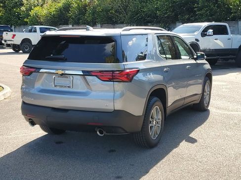 Used 2023 Chevrolet Traverse LT image 4