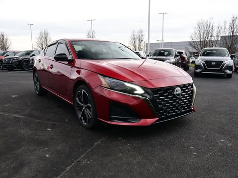 Certified 2023 Nissan Altima 2.5 SR w/ SR Premium Package image 2