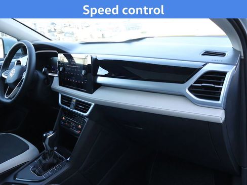 New 2026 Volkswagen Taos SE image 12