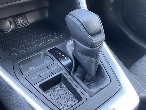 Used 2025 Toyota RAV4 XLE FWD image 13
