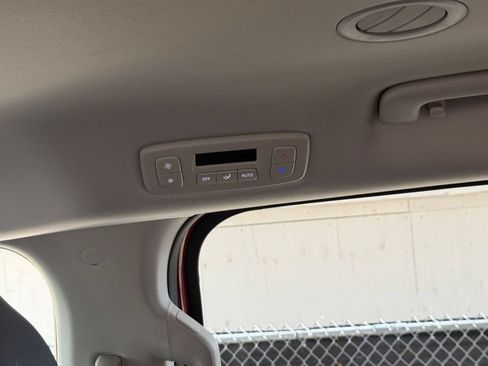 Used 2026 Kia Carnival FWD image 24