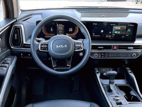 Used 2025 Kia Sorento S image 5