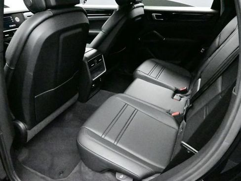 Used 2023 Porsche Cayenne Coupe w/ Premium Package AWD/4WD image 15