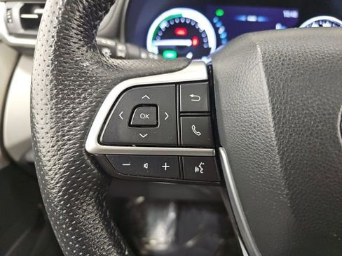 Used 2024 Toyota Sienna Limited image 20