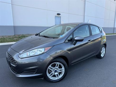 Used 2019 Ford Fiesta SE FWD image 2