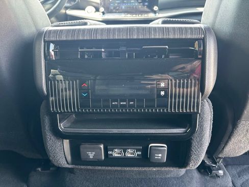 Used 2022 Jeep Wagoneer Series II AWD/4WD image 50