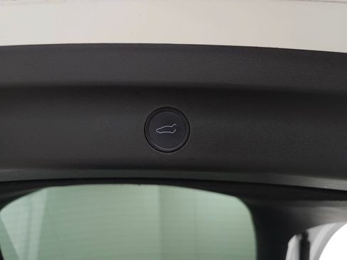 Used 2022 Tesla Model Y Long Range AWD/4WD image 9