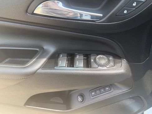 Used 2022 Chevrolet Equinox Premier FWD image 29