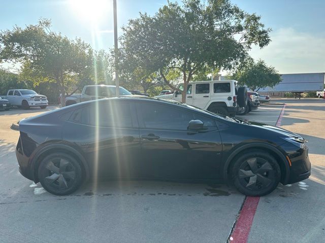 Used 2024 Toyota Prius LE FWD image 4