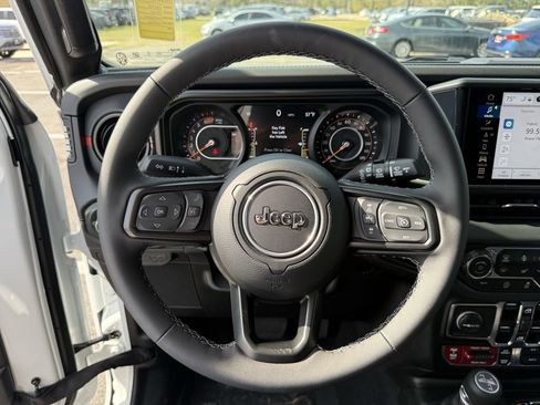 Used 2025 Jeep Wrangler Unlimited Rubicon image 14