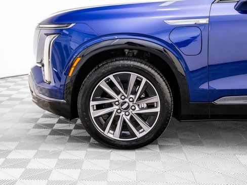 New 2026 Cadillac Vistiq Sport w/ LPO, Floor Liner Package image 37