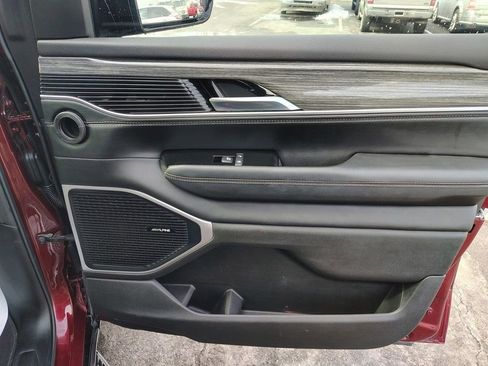 Used 2022 Jeep Wagoneer Series III w/ Flexible Seating Group image 32