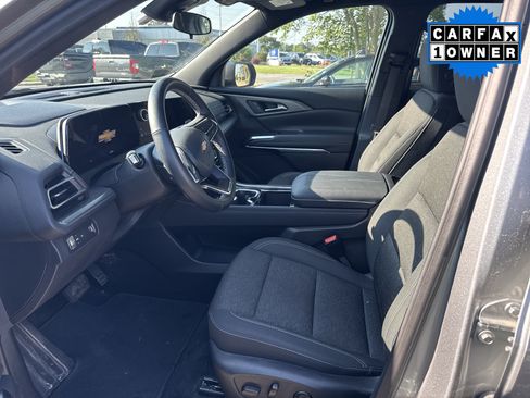Used 2025 Chevrolet Traverse LT FWD image 7