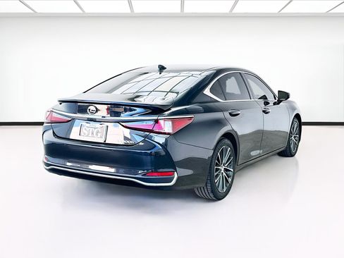 Used 2025 Lexus ES 300h w/ Premium Package image 4