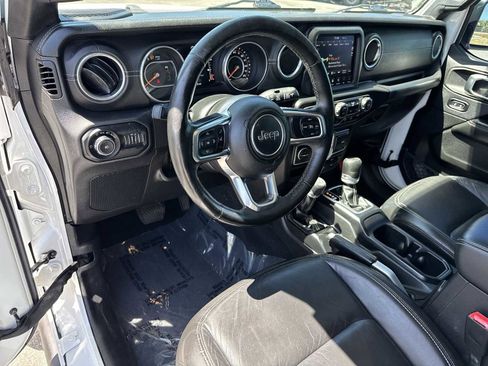 Used 2018 Jeep Wrangler Unlimited Sahara AWD/4WD image 2