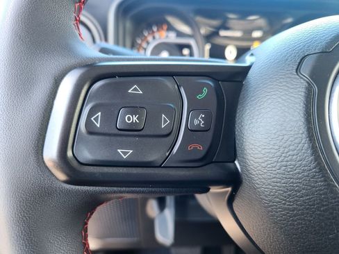 Used 2024 Jeep Gladiator Rubicon w/ Convenience Group AWD/4WD image 16