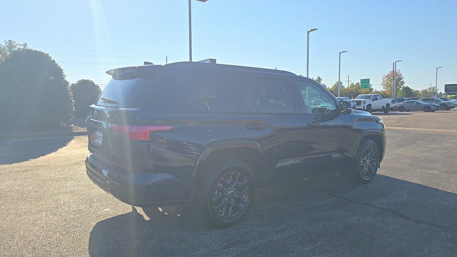Used 2023 Toyota Sequoia Platinum AWD/4WD image 5
