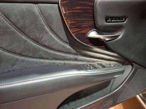 Used 2018 Lexus LS 500h AWD image 8