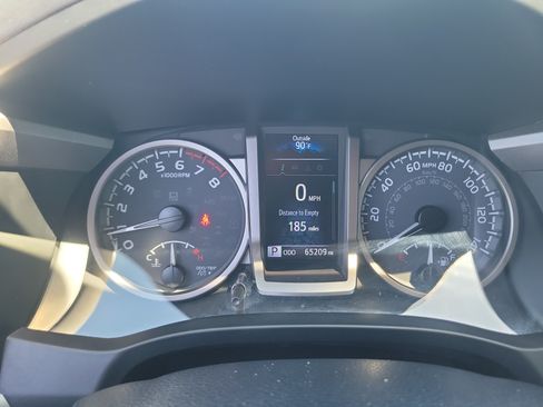 Used 2021 Toyota Tacoma SR5 RWD image 23