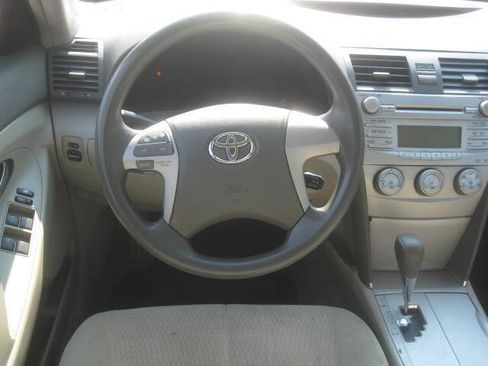 Used 2010 Toyota Camry LE FWD image 11