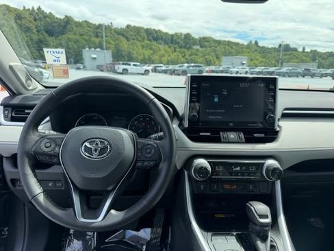 Certified 2022 Toyota RAV4 XLE Premium AWD/4WD image 15