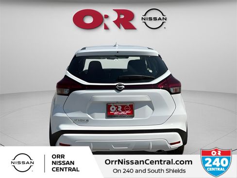 New 2025 Nissan Kicks Play S image 6