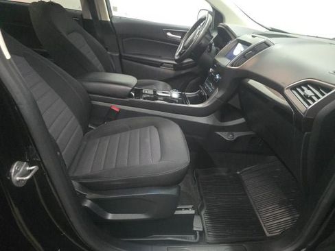 Used 2020 Ford Edge SE FWD image 3