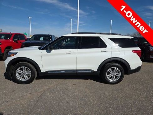 Used 2022 Ford Explorer XLT w/ Equipment Group 202A image 2