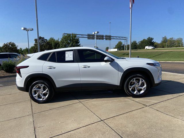 Used 2025 Chevrolet Trax LS w/ LS Convenience Package FWD image 13
