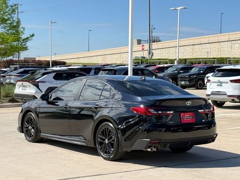 Used 2025 Toyota Camry SE image 4