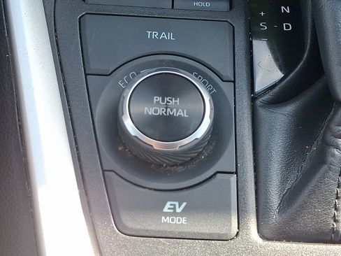 Used 2023 Toyota RAV4 LE AWD/4WD image 23