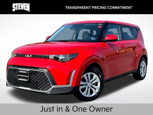 Used 2025 Kia Soul LX FWD image 3