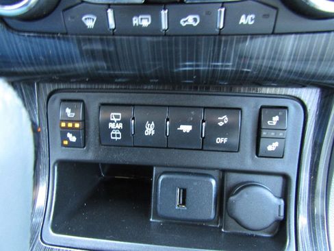 Used 2016 Chevrolet Traverse LT image 18