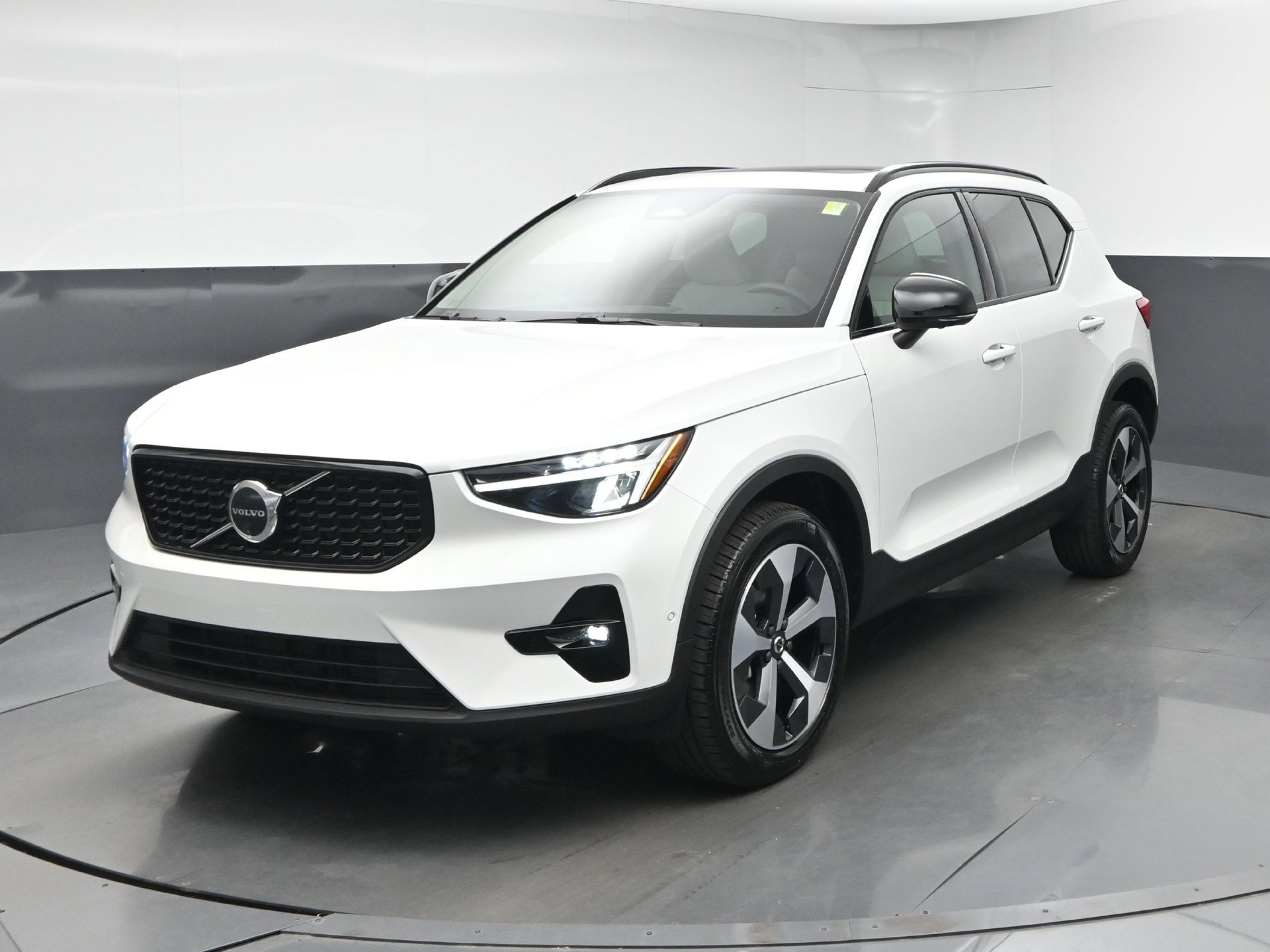 New 2026 Volvo XC40 B4 Plus w/ Protection Package Premier FWD image 3