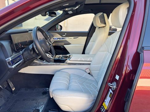 Used 2023 BMW 760i xDrive AWD/4WD image 17