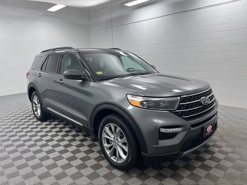 Used 2023 Ford Explorer XLT w/ Equipment Group 202A AWD/4WD image 4