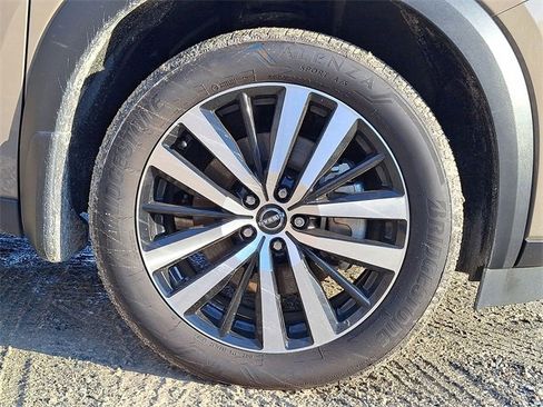 Used 2025 Nissan Pathfinder Platinum w/ Black Appearance Package image 27