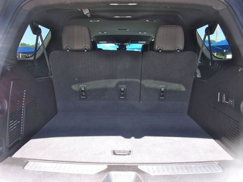 Used 2024 Chevrolet Suburban Premier image 31