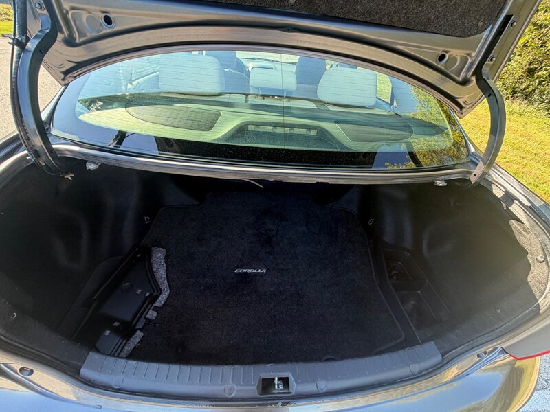 Used 2010 Toyota Corolla LE w/ All Weather Guard Pkg FWD image 7
