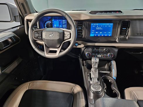 Used 2022 Ford Bronco Wildtrak AWD/4WD image 9