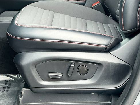 Used 2025 Ford Explorer ST-Line w/ ST-Line Street Pack AWD/4WD image 19