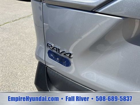 Used 2023 Toyota RAV4 XLE FWD image 5